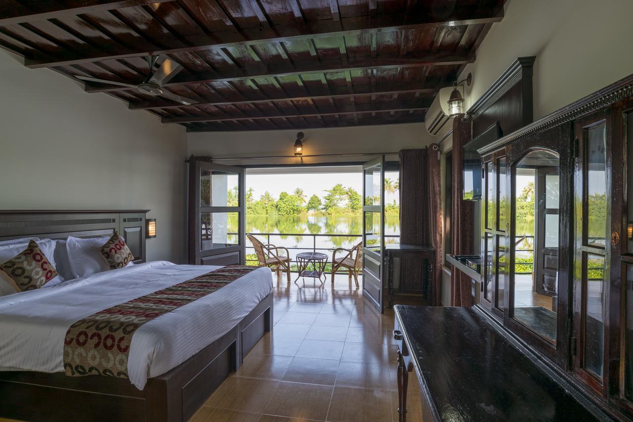 Warmth Lake Haven Alappuzha Exterior foto
