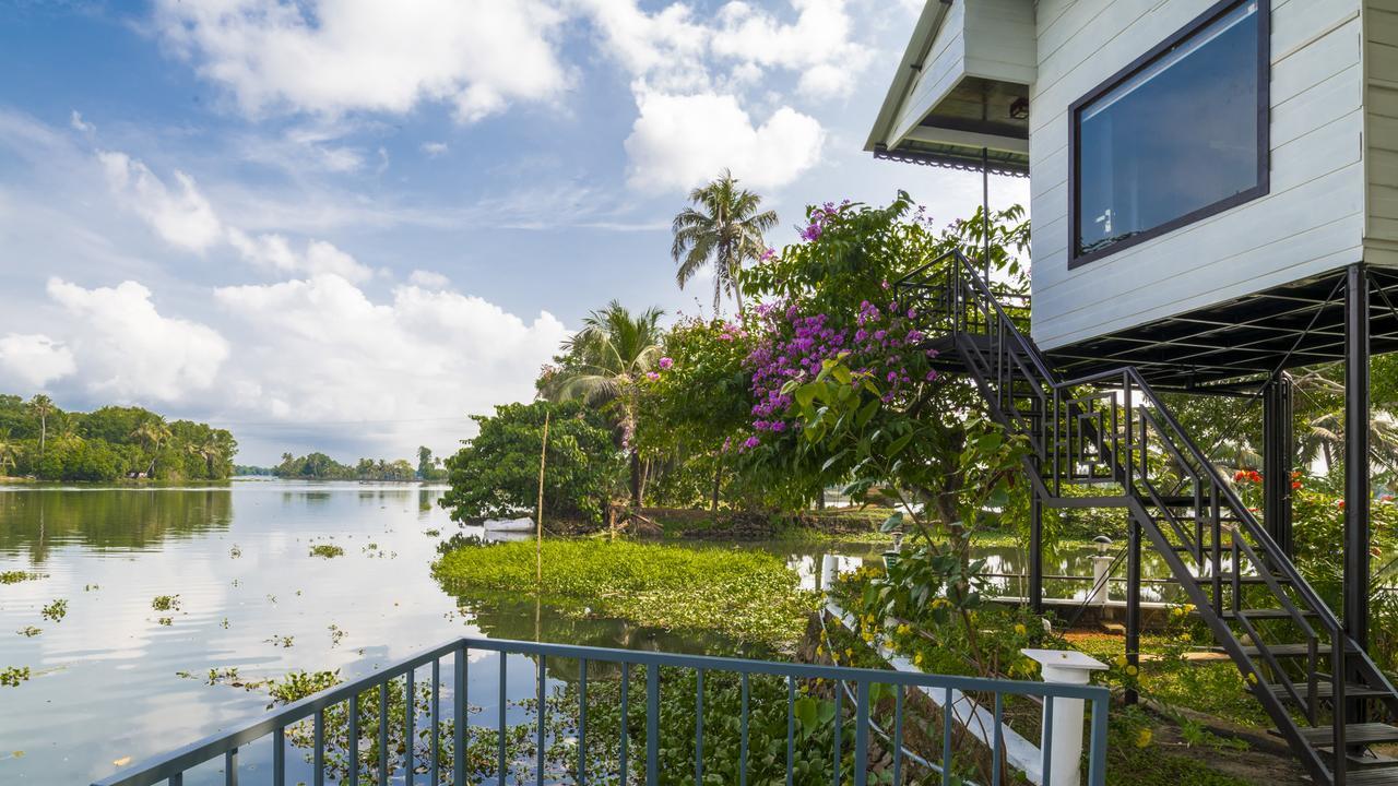 Warmth Lake Haven Alappuzha Exterior foto