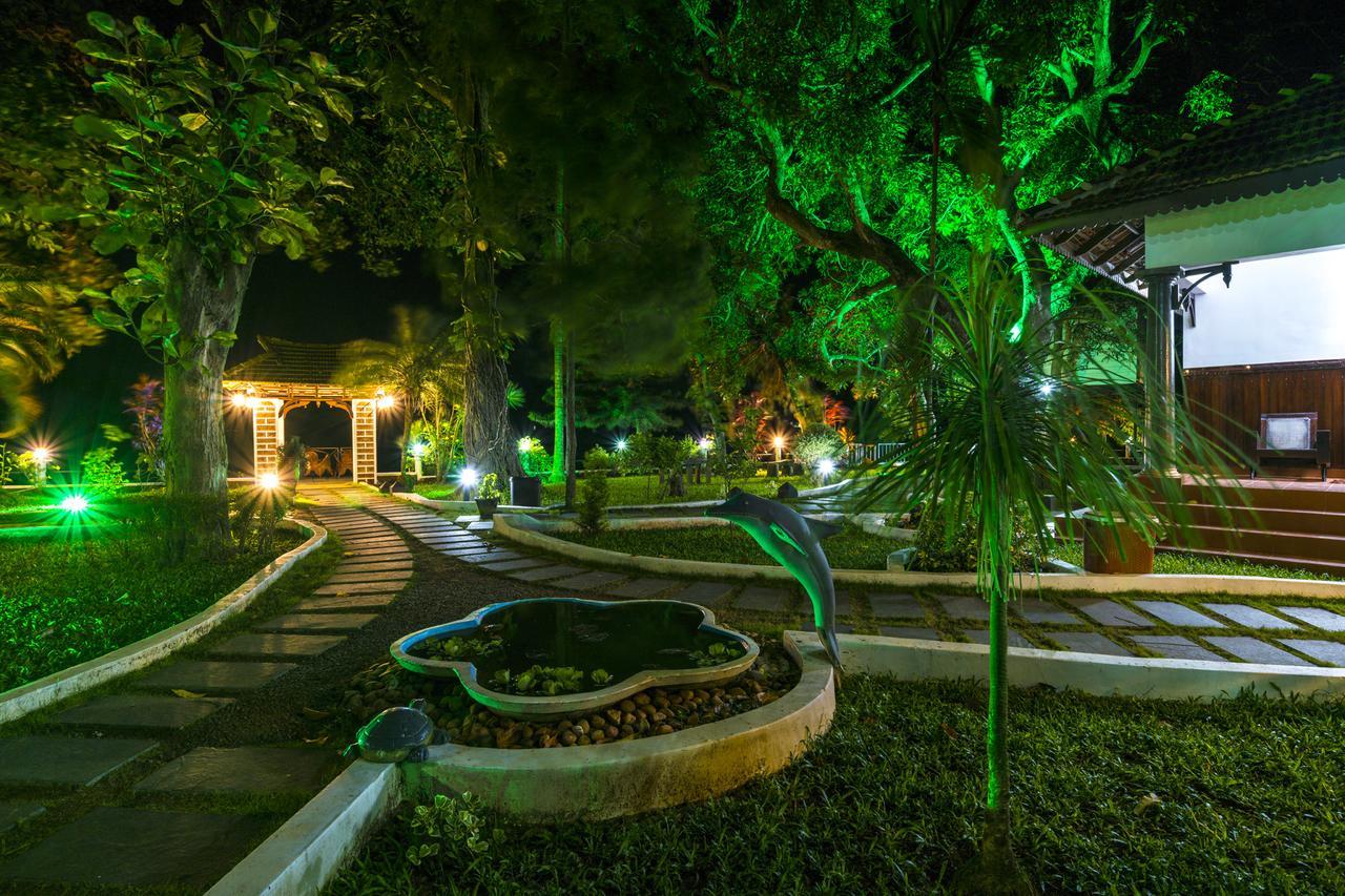 Warmth Lake Haven Alappuzha Exterior foto