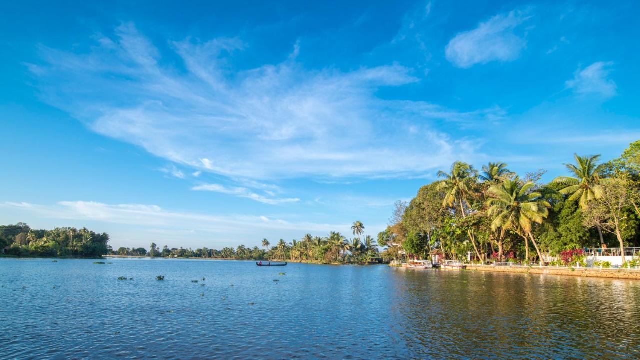 Warmth Lake Haven Alappuzha Exterior foto